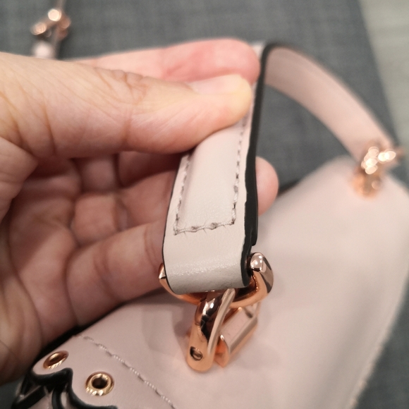 Michael  Kors Crossbody Bag - Picture 8 of 11